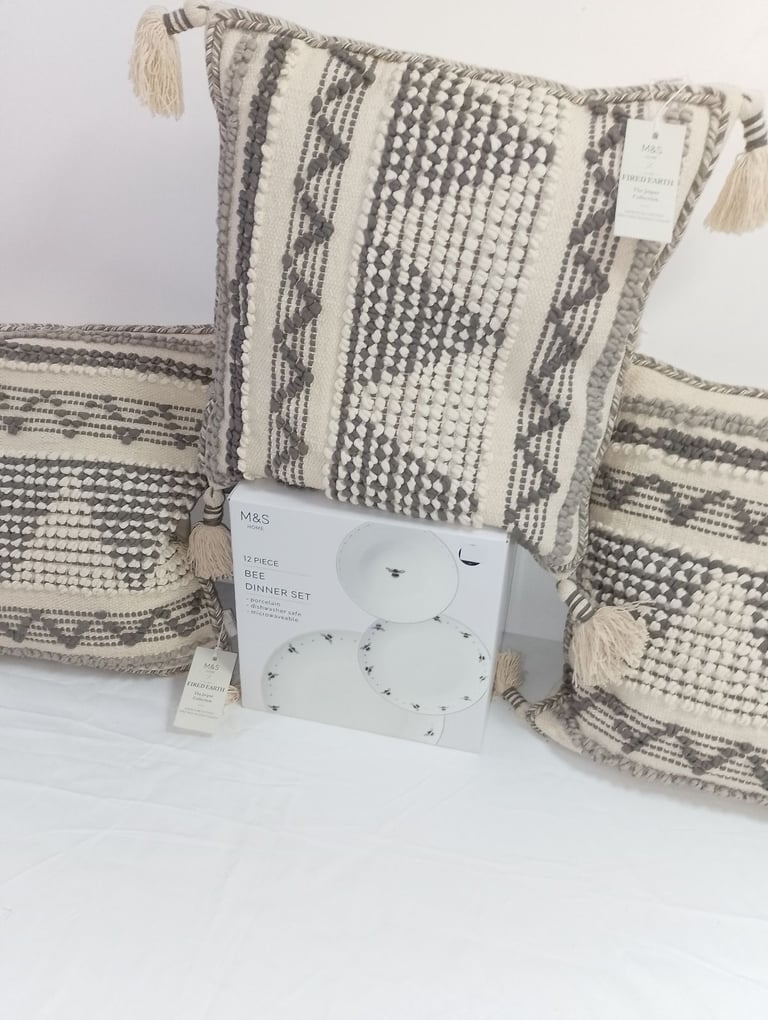image for Cushions and dinner set 