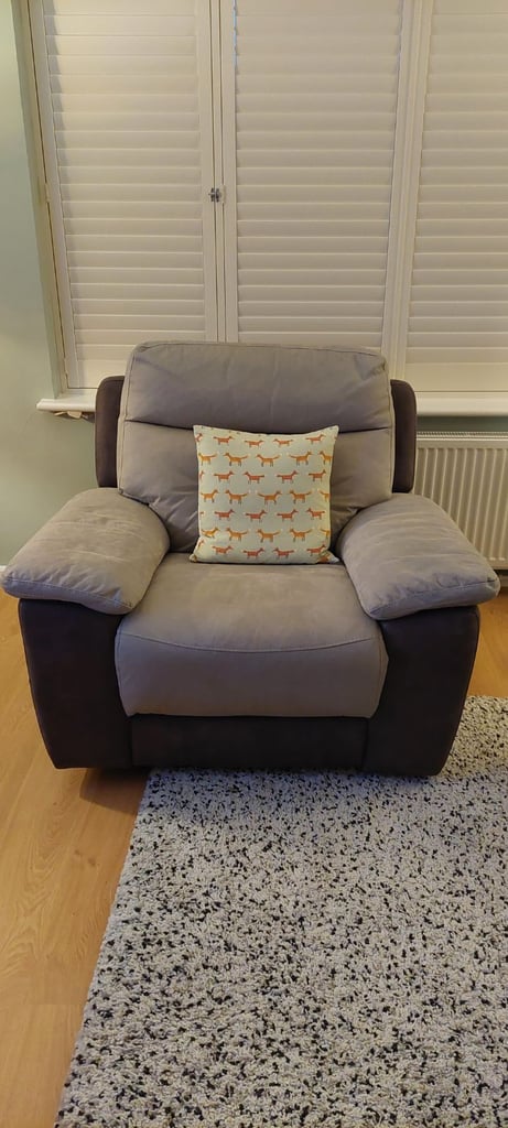 Recliner chair 