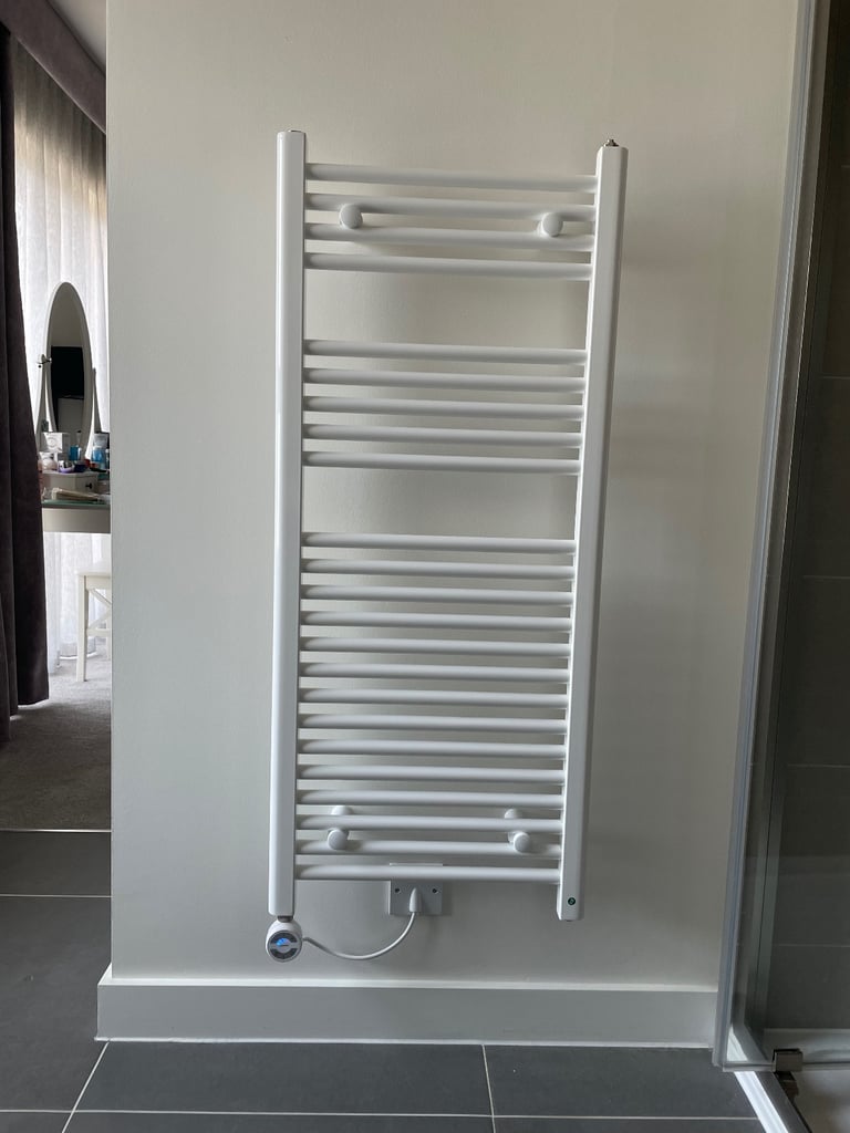 Electric towel radiator