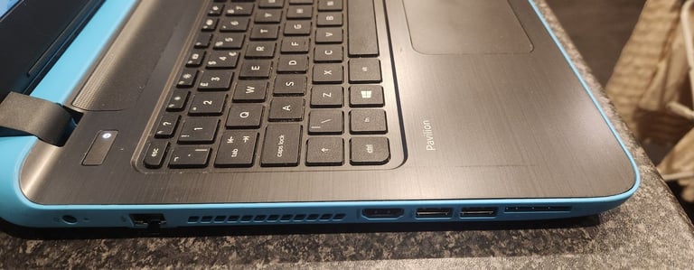 Notebook HP Pavilion 15 i3 cpu 8gb ram 1tb harddrive Windows 10 pro 