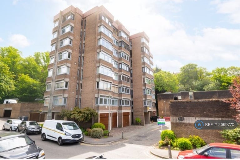 1 bedroom flat in Lethington Avenue, Shawlands, G41 (1 bed) (#2669770)