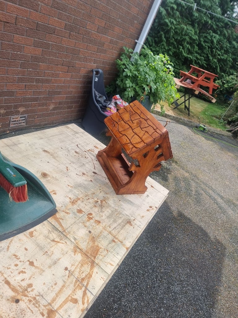 Bird feeding house 