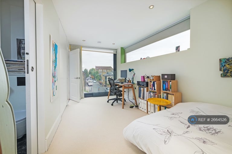 4 bedroom house in Bennerley Road, London, SW11 (4 bed) (#2664526)