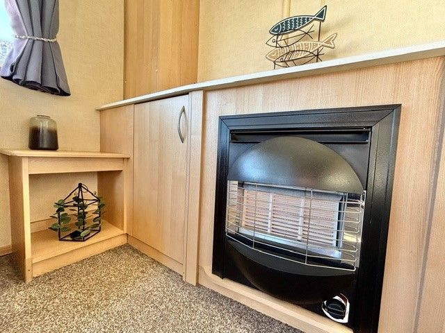 CHEAP STATIC CARAVAN FOR SALE AT BROADLAND SANDS HOLIDAY PARK - 11.5 MONTH OWNER SEASON