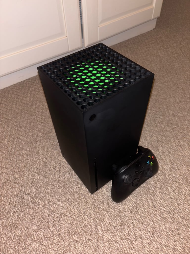 Xbox series X 1tb Disc edition (controller + box)
