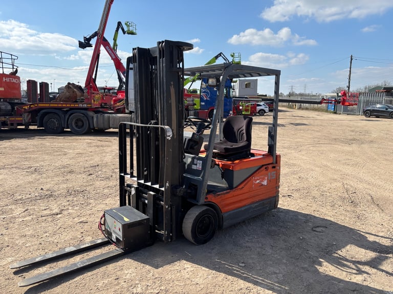 Toyota 1.5 Ton ELECTRIC FORKLIFT 