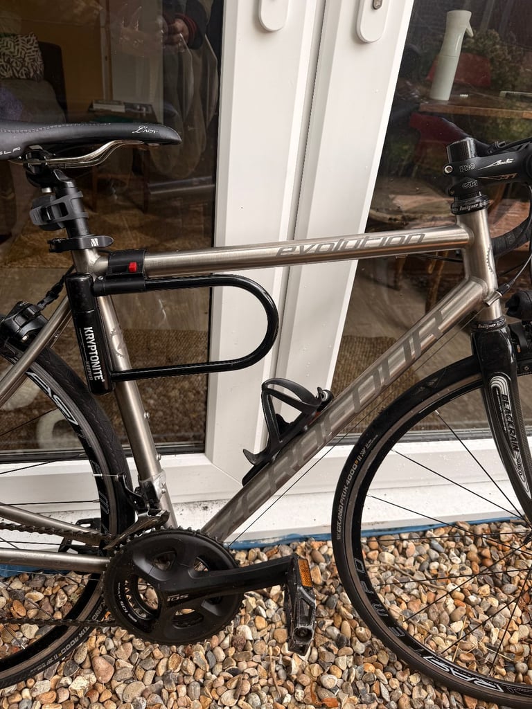 Custom Built Road Bike – Titanium – Shimano 105 Groupset - Carbon Forks