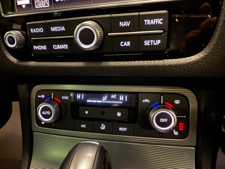 2014 Volkswagen Touareg 3.0 TDI V6 BlueMotion Tech R-Line Tiptronic 4WD Euro 6 (s/s) 5dr ESTATE D...