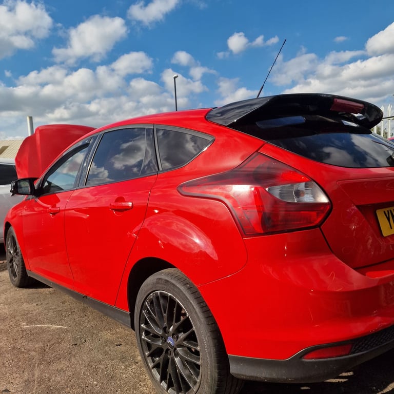 Breaking spare parts Ford focus mk3 zetec 1.0 ecoboost