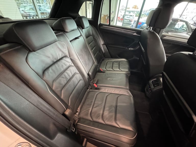  Volkswagen Tiguan 2.0 TDI BlueMotion Tech R-Line SUV 5dr Diesel DSG 4Motion Euro 6 (s/s) (150 Di...