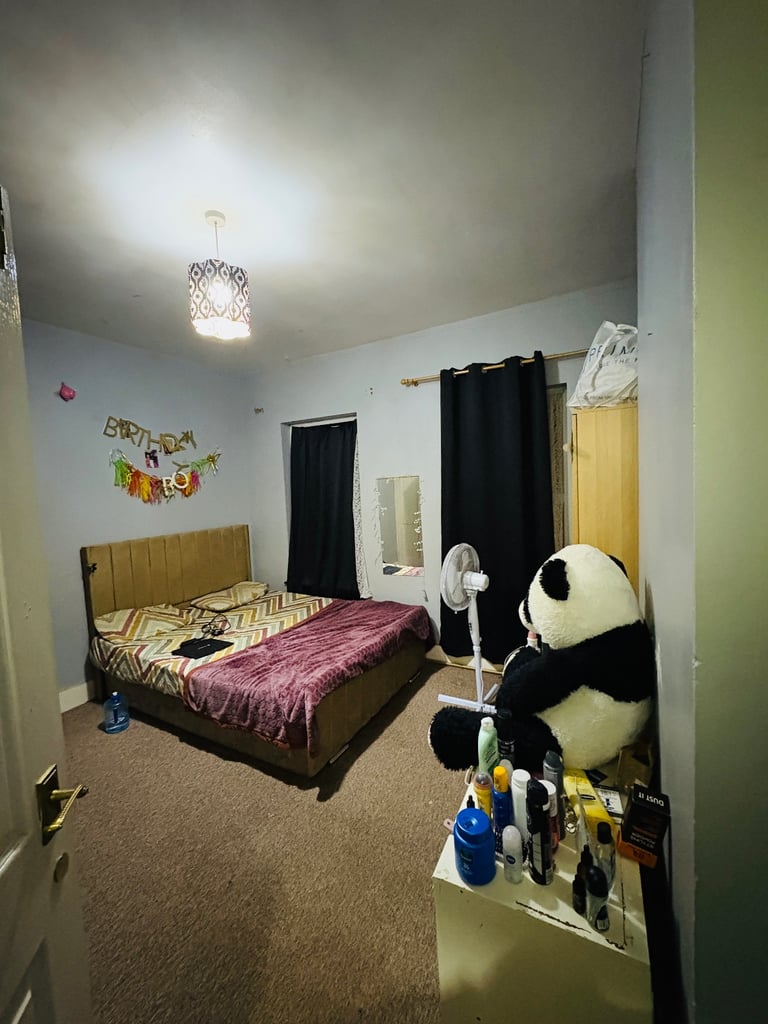 Sharing room available for rent