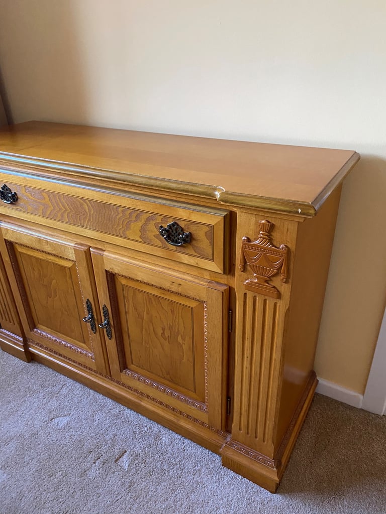 OAK SIDEABORD VGC - DELIVERY AVAILABLE 