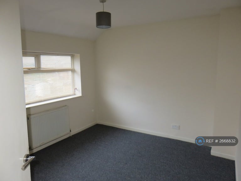 3 bedroom house in Oak Lane, Whitefield, Manchester, M45 (3 bed) (#2668832)