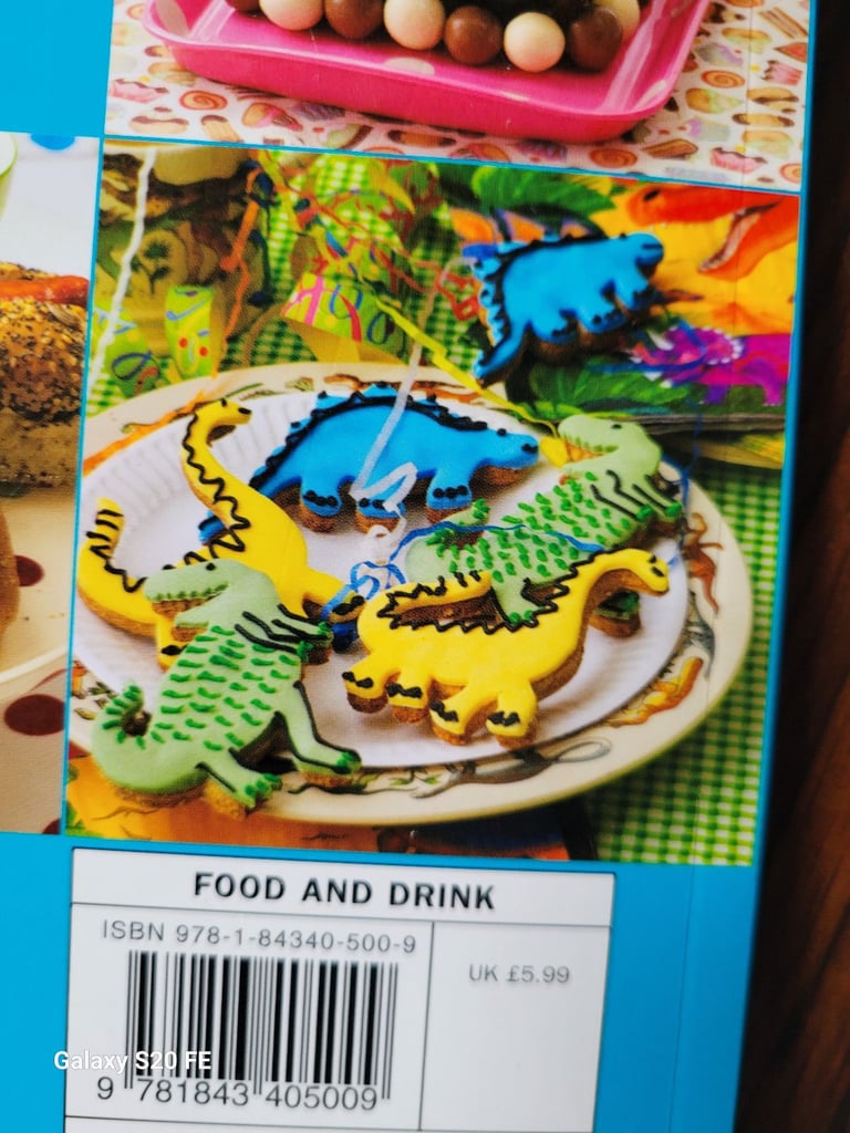  Preloved Kids' Cakes & Party Food Cookbook - Over 100 Triple-Tested Recipes!