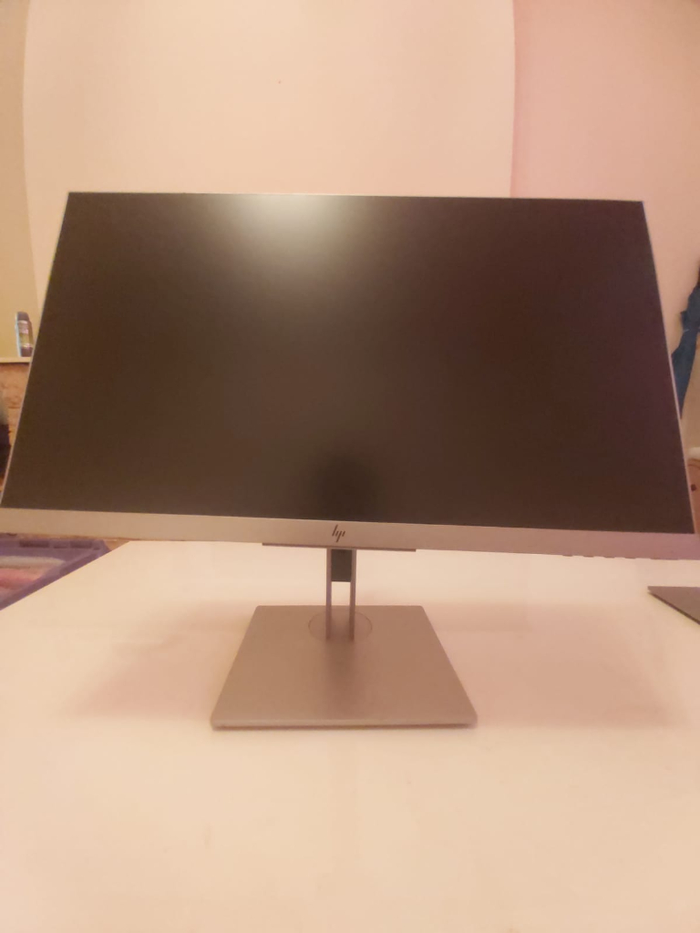 e233 Hp Elitedisplay HDMI display ports in excellent condition with FREE stand for sale.