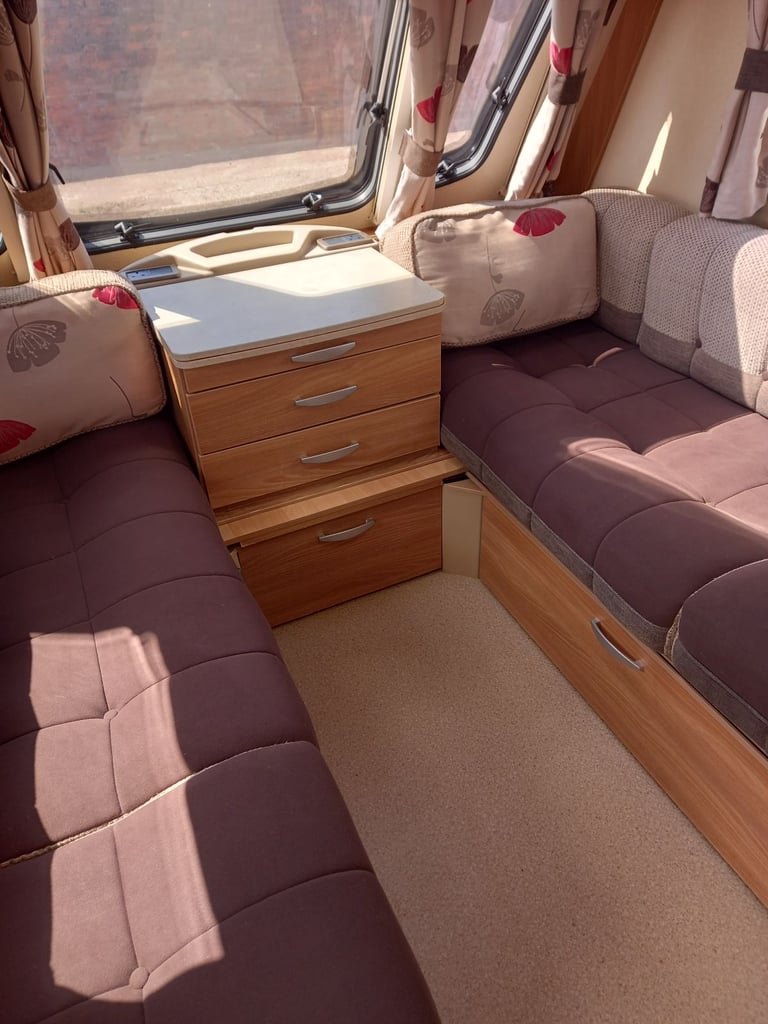 Swift challenger sport cruach fixed bed excellent condition 