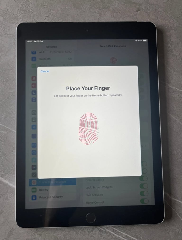 Apple iPad 6th Gen 9.7inch; 2018, A1954 128GB (Black/Silver) Wi-Fi and Cellular 