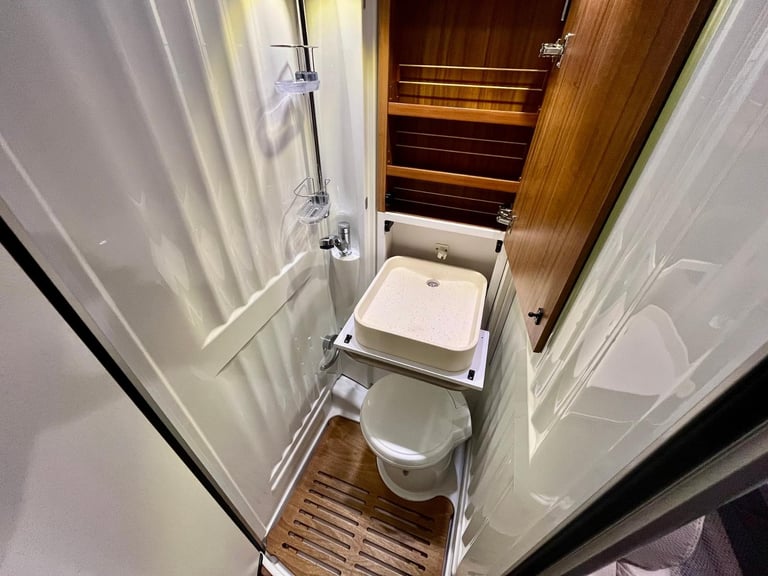 HYMER EXSIS T 414 / LOW PROFILE / 3500KG / 2 BERTH / GARAGE / MOTORHOME 