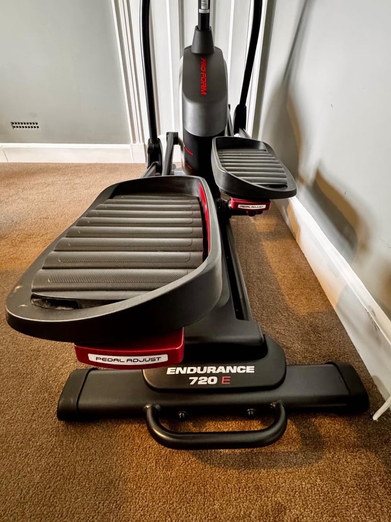 Cross Trainer - ProForm Endurance 720E Elliptical Trainer