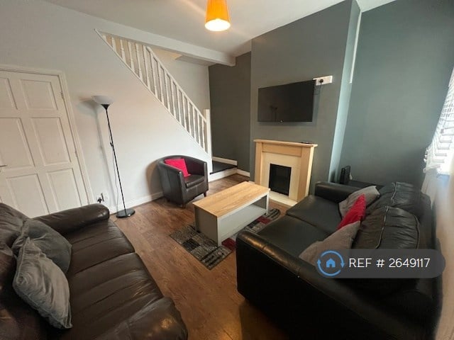 4 bedroom house in Boughey Road, Stoke-On-Trent, ST4 (4 bed) (#2649117)