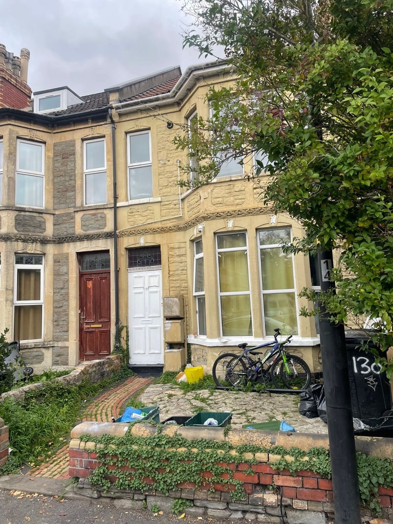 3 bedroom flat available to rent in Ashley down