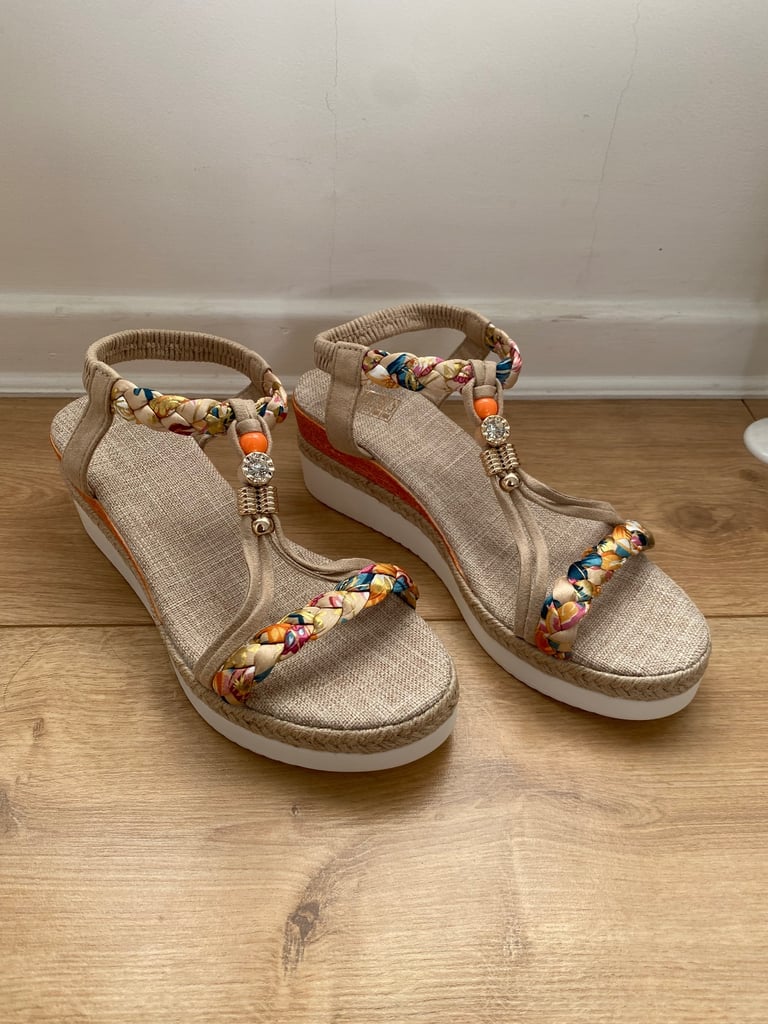 image for New ladies sandals  Size 4 