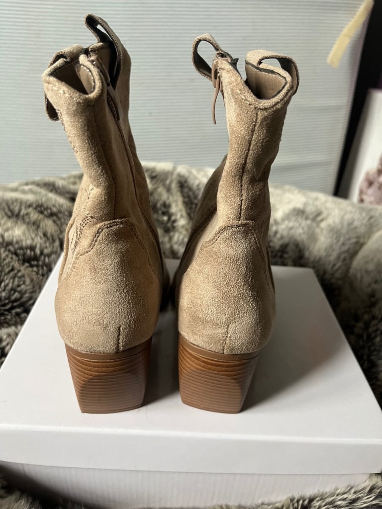 KHAKI FAUX SUEDE COWBOY ANKLE BOOTS