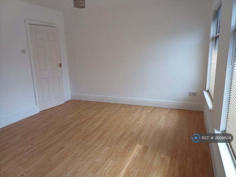 2 bedroom house in Lorne Street, Wigan, WN1 (2 bed) (#2669604)