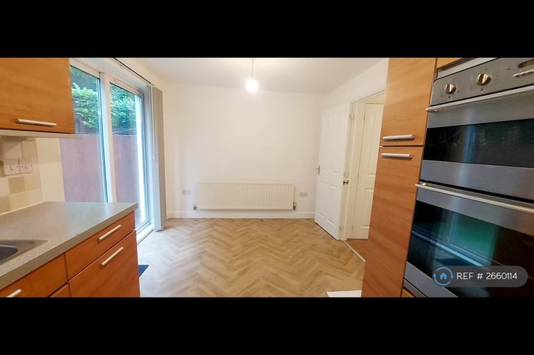 3 bedroom house in Railway View, Hednesford, Cannock, WS12 (3 bed) (#2660114)
