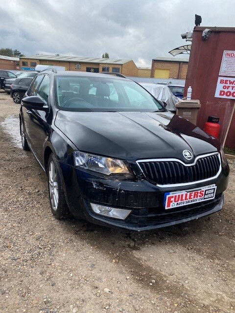 2013 Skoda Octavia 1.6 TDI CR Elegance 5dr DAMAGED REPAIRABLE SALVAGE ESTATE Diesel Manual
