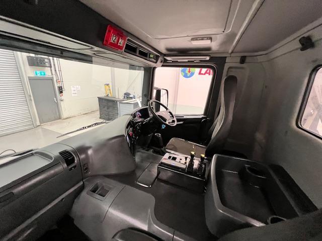 Scania P410 8x4 Rest Cab Hookloader Manual