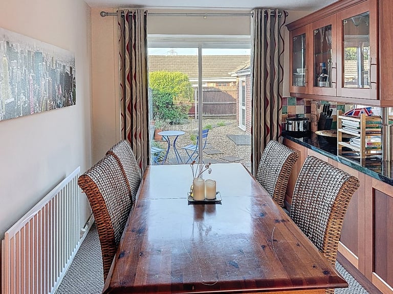 2 bedrooms in ROOM IN Braithwell Drive, Stoke-on-Trent, Staffordshire, ST2 7NT