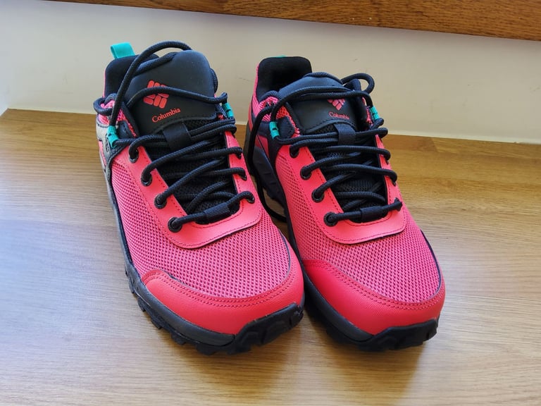Columbia ladies Waterproof walking shoe - size 6