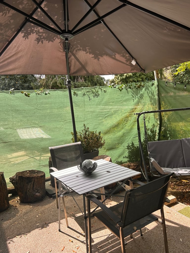 Self contained garden flat studio apartment Epsom / Ewell, Bills included, Weekly stays available 