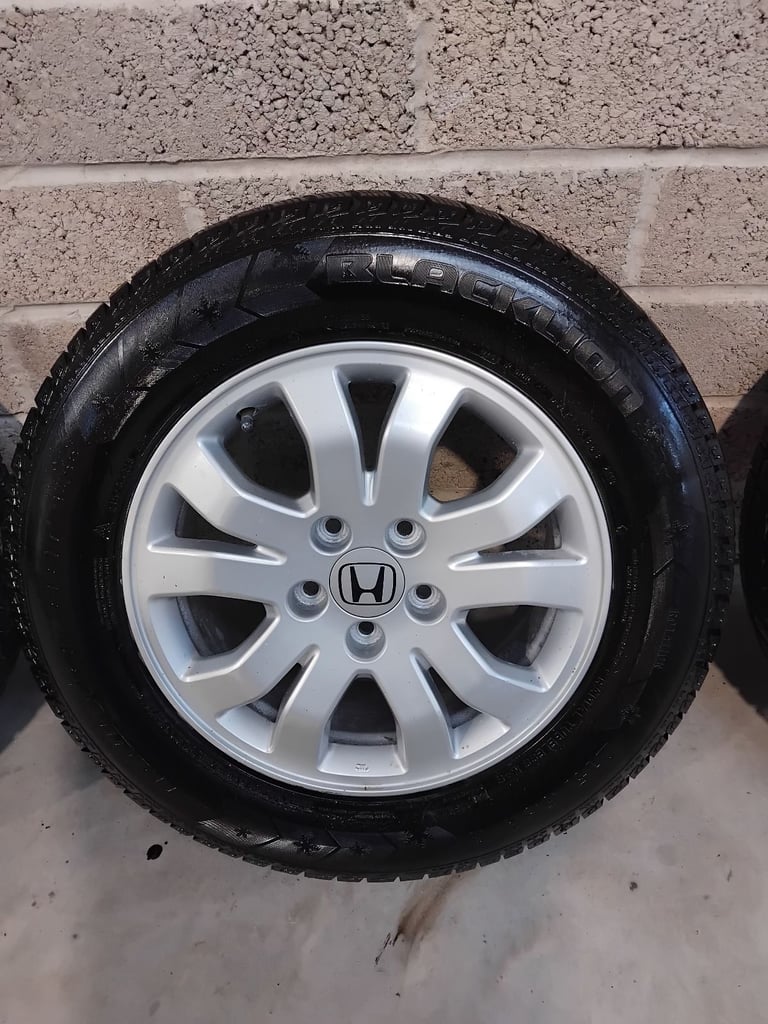 Genuine Honda CRV 16" Alloys with mud and snow tyres.
