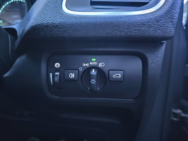 2013 Volvo V40 D3 R DESIGN 5dr HATCHBACK Diesel Manual