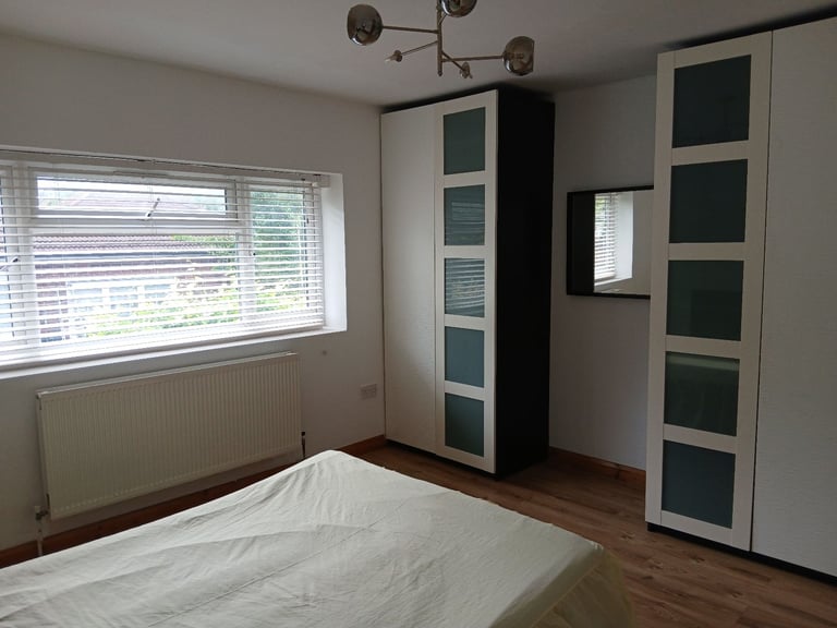 Rent Extra Double & Single Room To Let FemaleOnly Preston Road, near Wembley Park
