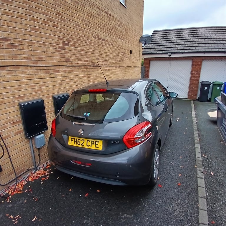 Cheap Peugoet 208 - 62 plate for sale in Audenshaw, Greater Manchester