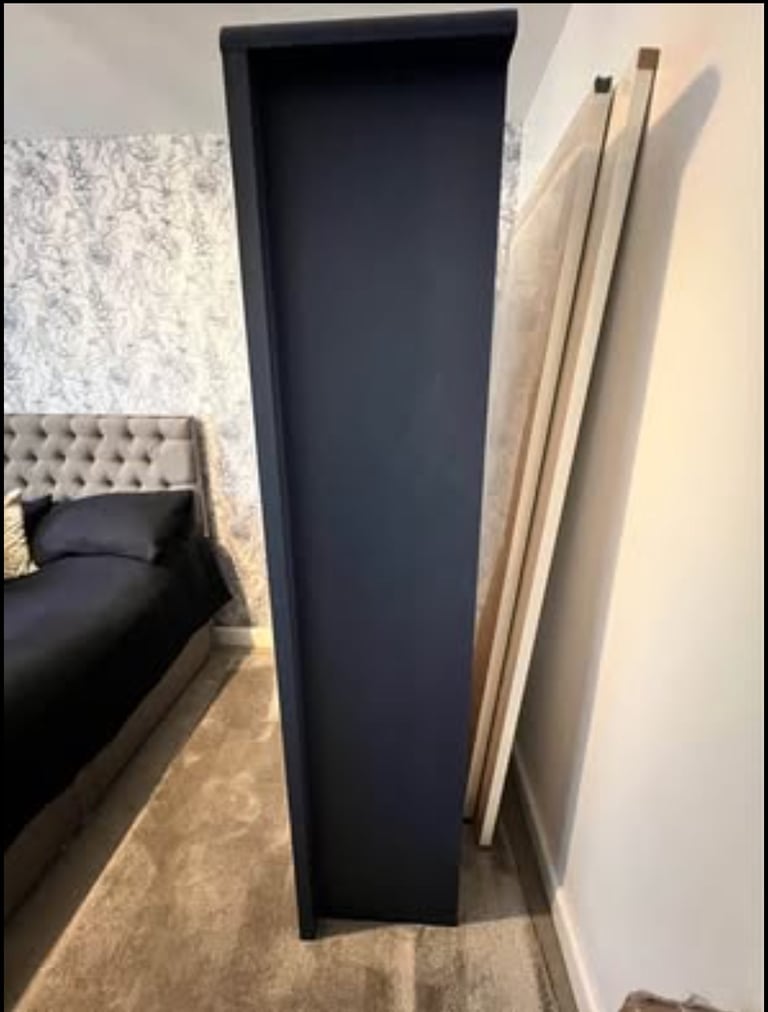 Bookcase with 2 drawers