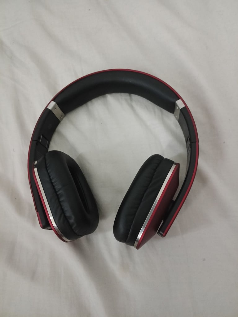 August EP650 Bluetooth headphones NFC APTX