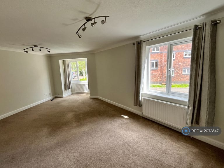 2 bedroom flat in Millers Rise, St. Albans, AL1 (2 bed) (2072847) in