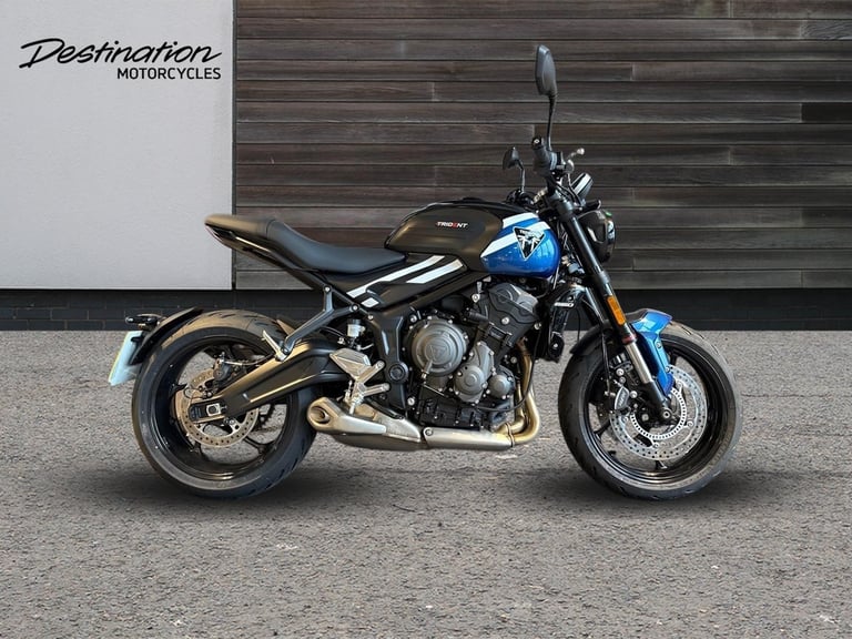 image for 2025 Triumph Trident 660 PREMIUM TWIN COLOUR Petrol black 6 Speed
