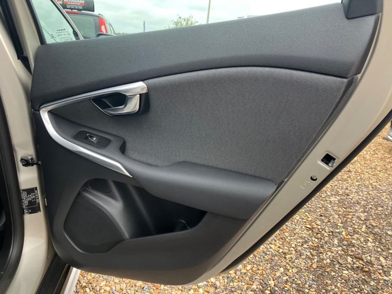 2017 Volvo V40 T3 [152] Cross Country Nav Plus 5dr HATCHBACK PETROL Manual