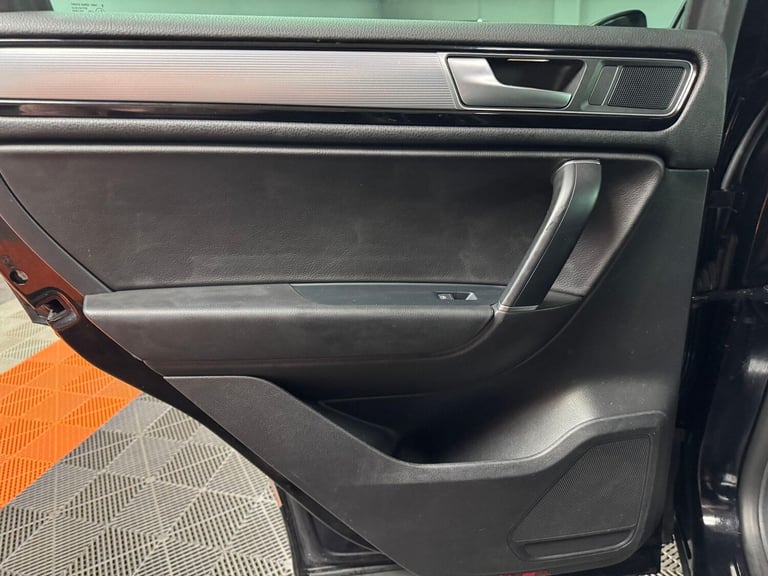 2015 Volkswagen Touareg 3.0 TDI V6 BlueMotion Tech R-Line Tiptronic 4WD Euro 6 (s/s) 5dr ESTATE D...