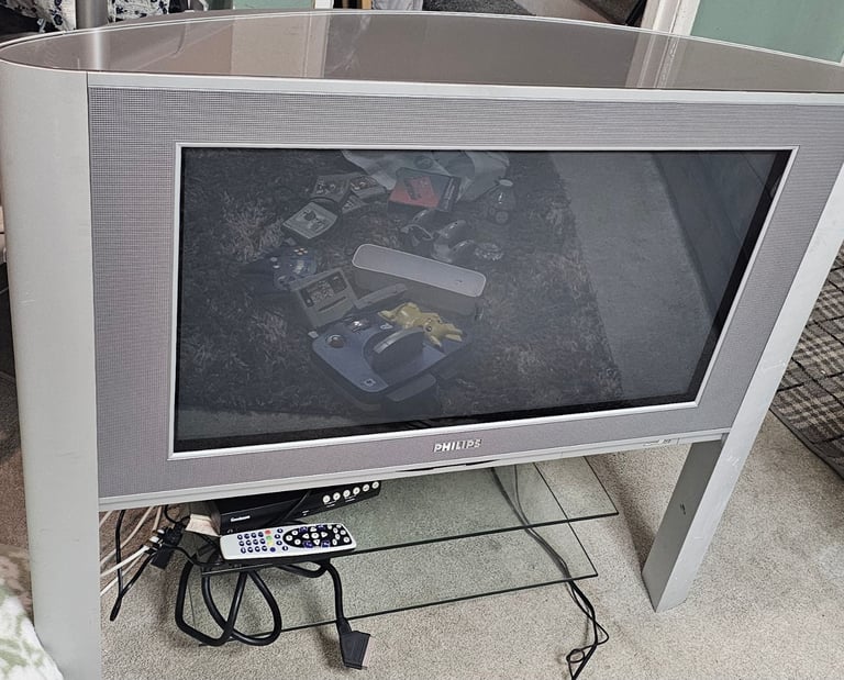 32" phillips matchline crt tv  with remote 