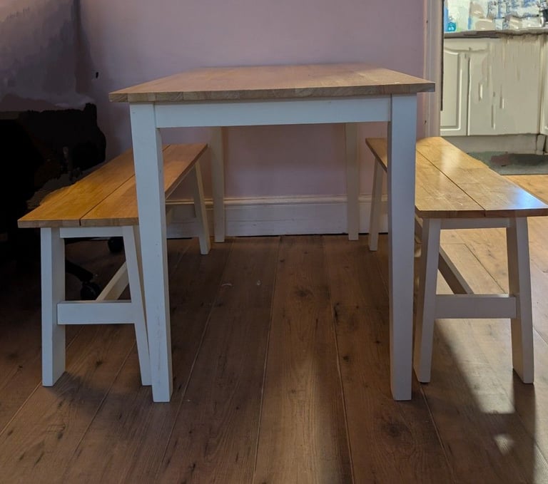 Table and 2 benches 