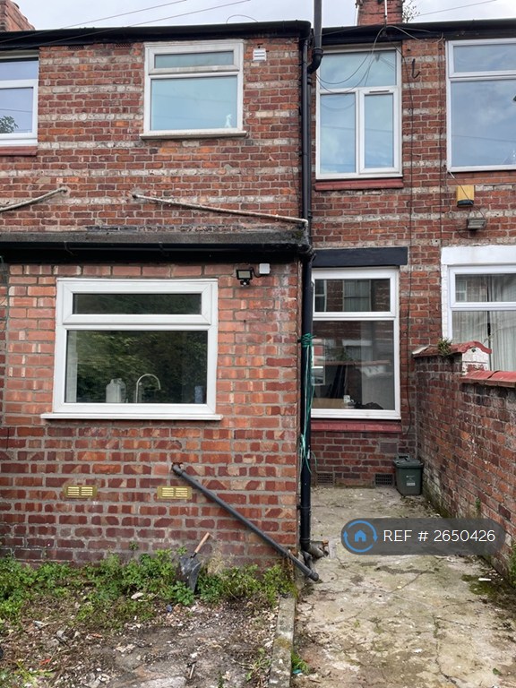 2 bedroom house in Brompton Road, Manchester, M14 (2 bed) (#2650426)