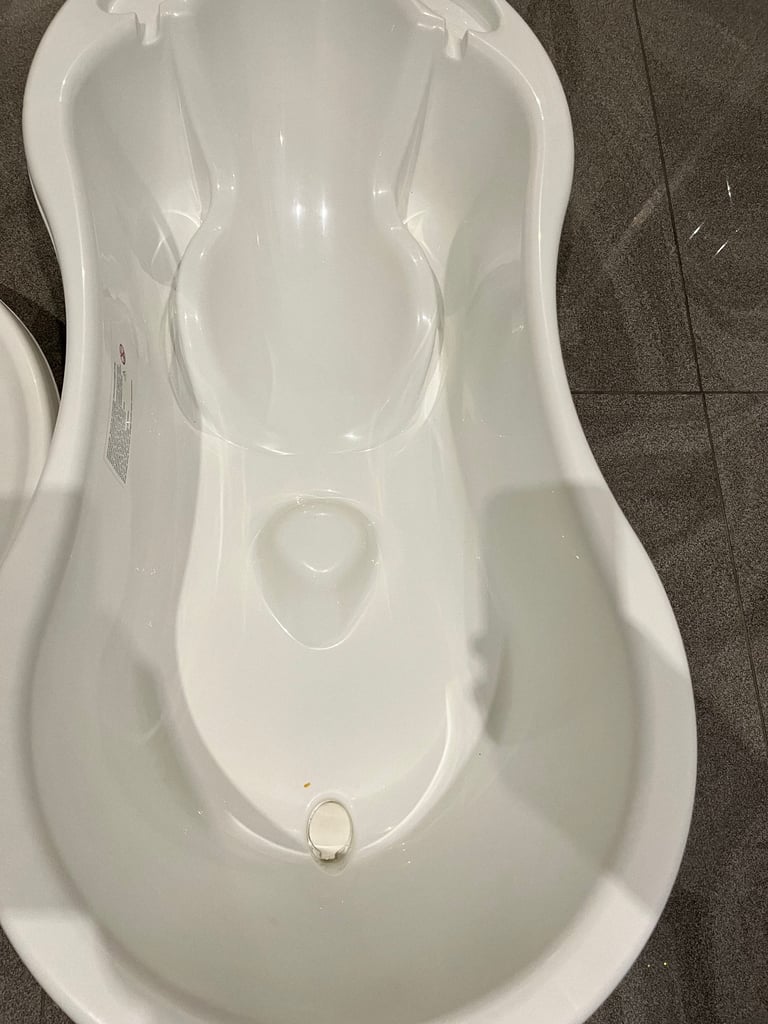 Strata White Moulded Baby Bath with Plug and Top & Tail Bowl 0 - 12 months