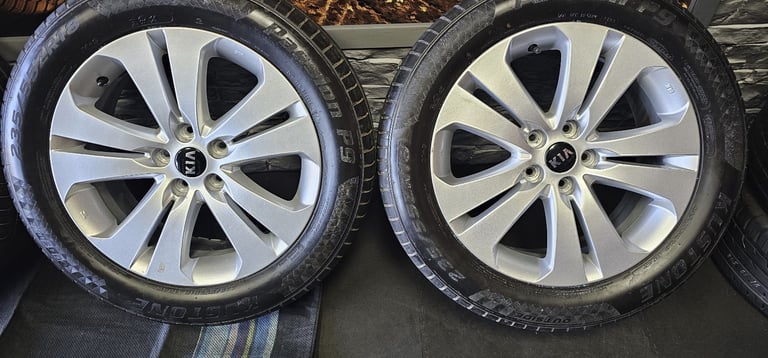 Kia Genuine 18 alloy wheels + 4 x tyres 235 55 18