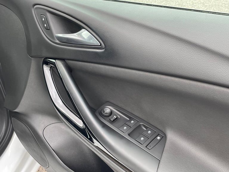 2021 Vauxhall Astra 1.2 Turbo Griffin Edition Euro 6 (s/s) 5dr HATCHBACK Petrol Manual